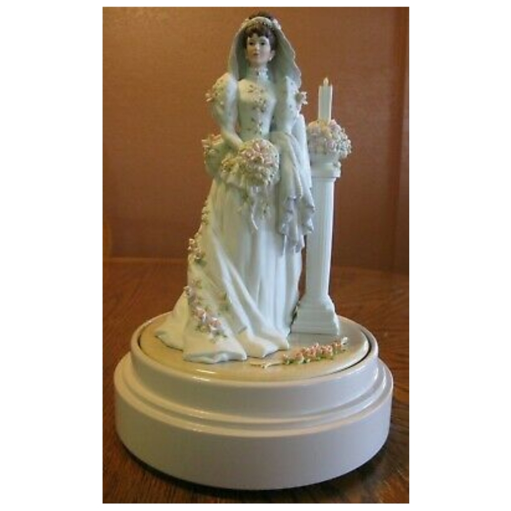 Avon Mrs Albee Music Box